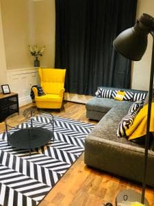 Accommodation at MODERN LUSH SHEFFIELD APARTMENT, SHEFFIELD UNI, NETFLIX, Nearby Paid Parking in sheffield