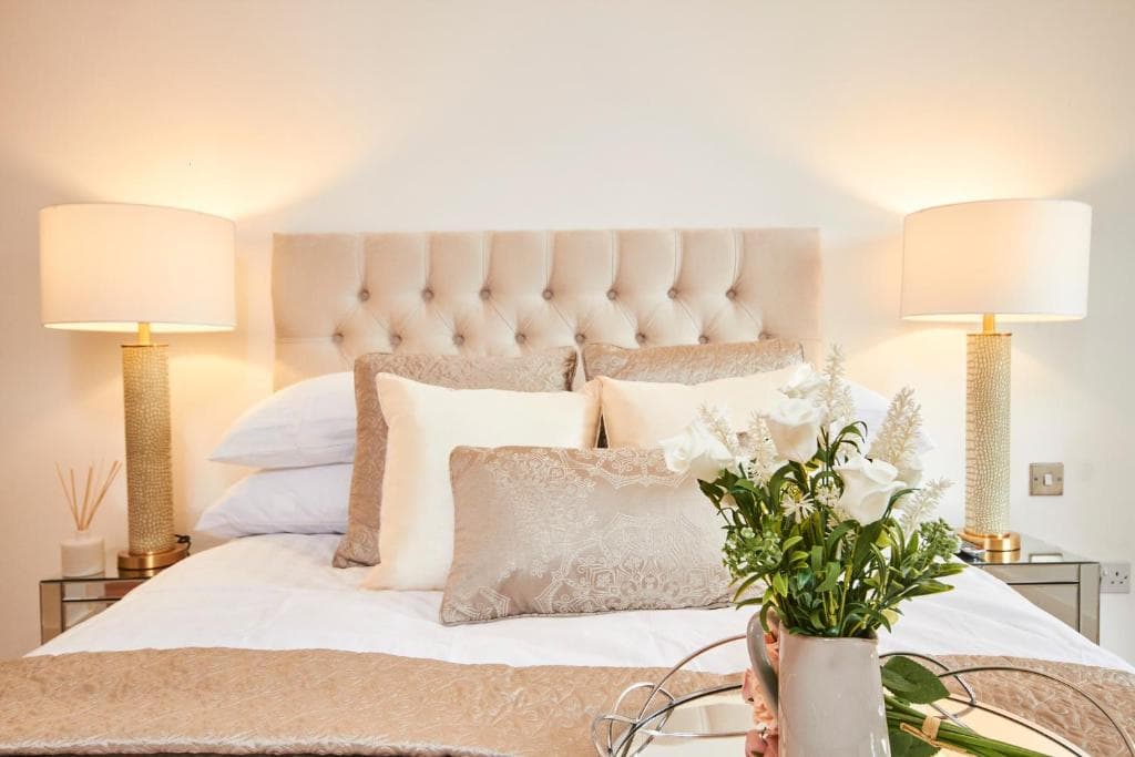 Accommodation at Deluxe Leeds City Centre Apt with Balcony View and Free Parking in leeds