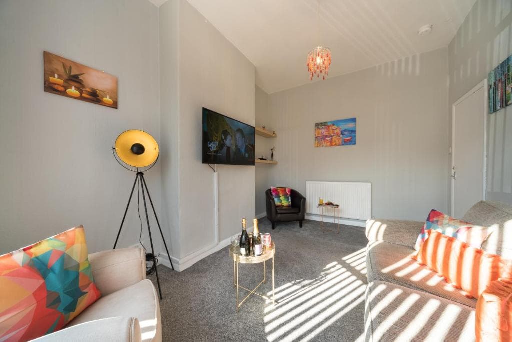 Accommodation at Shalom Stylish City By Jesouth in hull