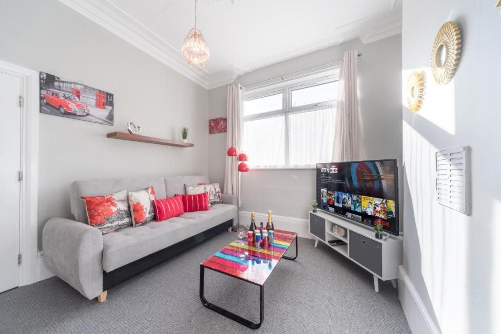 Accommodation at Saks Villa by Jesouth in hull