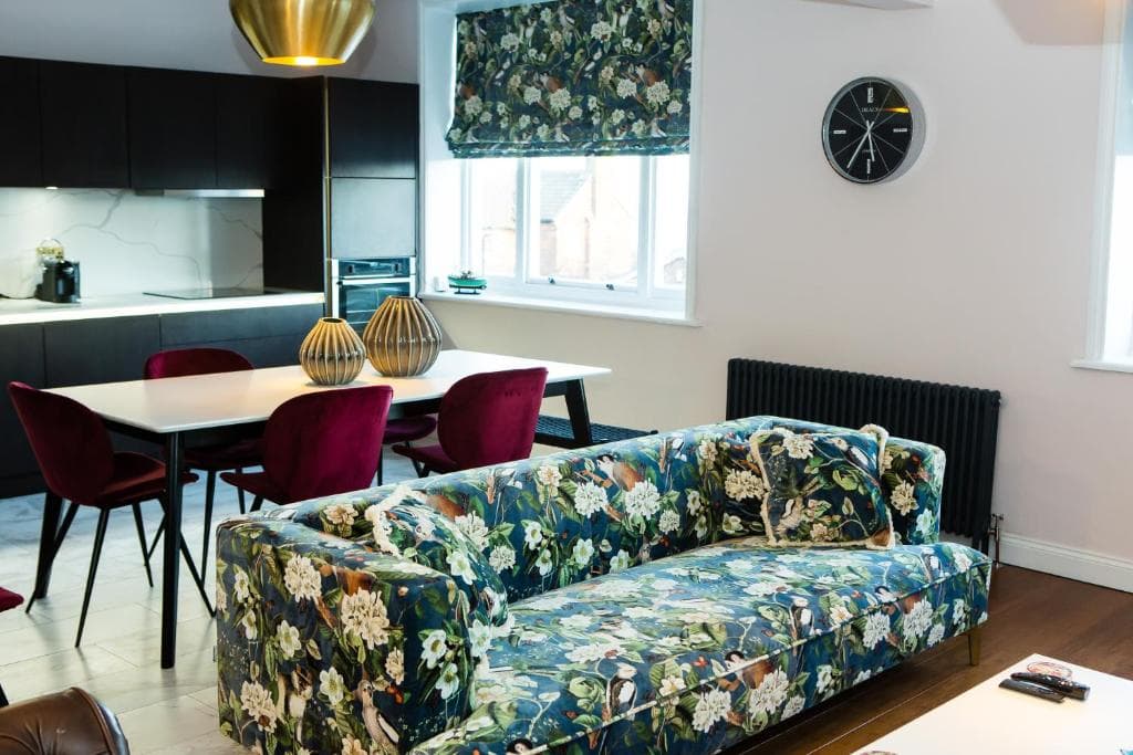 The Captains Residence at Rounton Villa - Sea Views - Parking