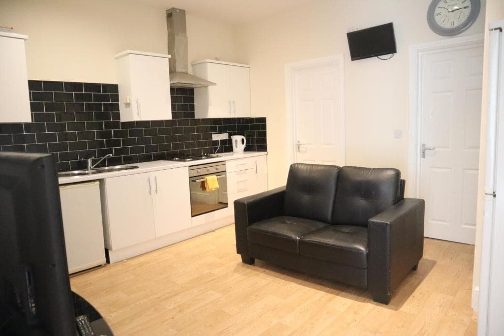 4 Bed/City Centre/Fast WiFi/Spacious Apartment
