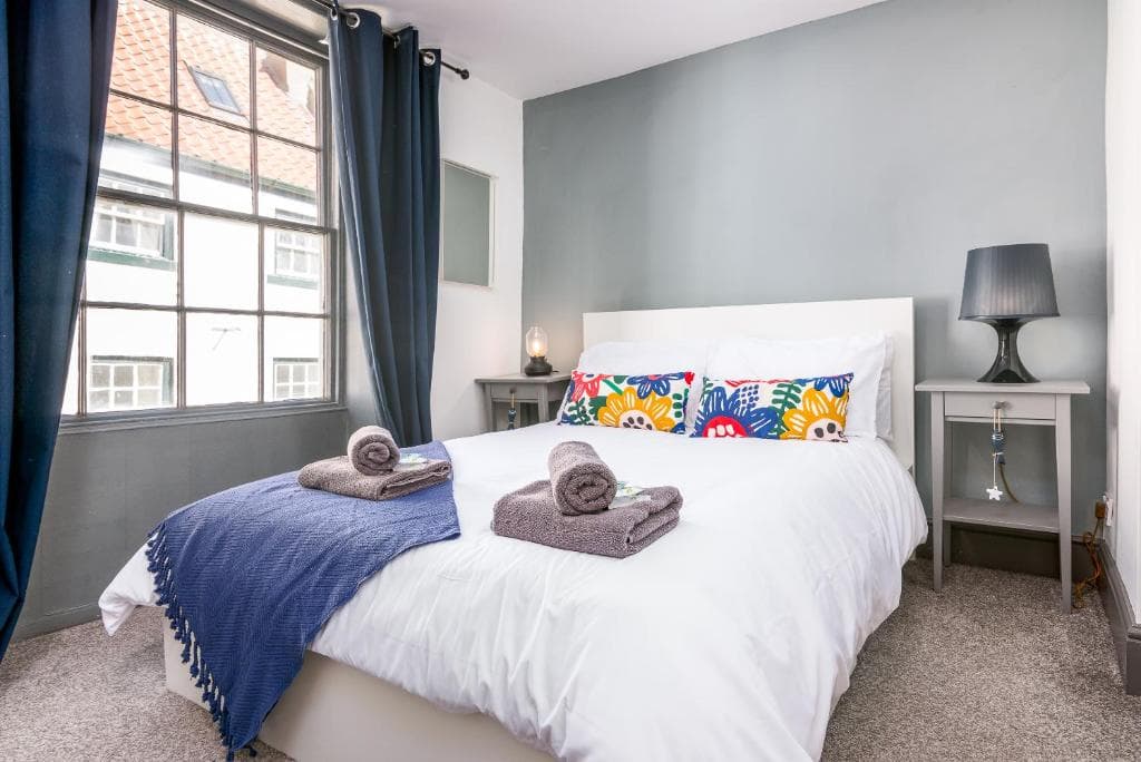 Whitby Central, 2mins Walk from Beach, Pet Friendly