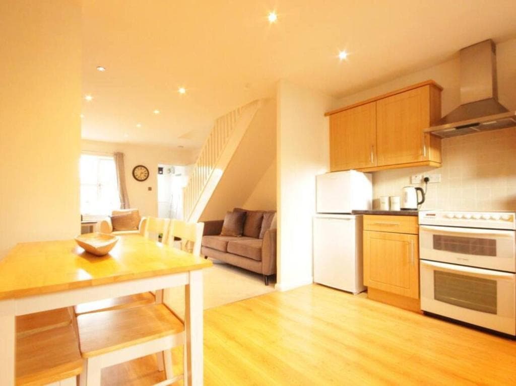 Accommodation at Fantastic 2-Bed House in Hull Garden Sky tv in hull