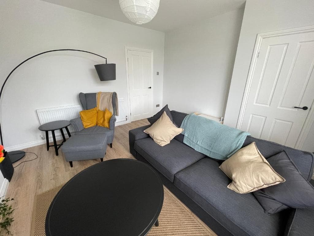 Accommodation at Modern & Spacious Home with Garden and Parking in sheffield