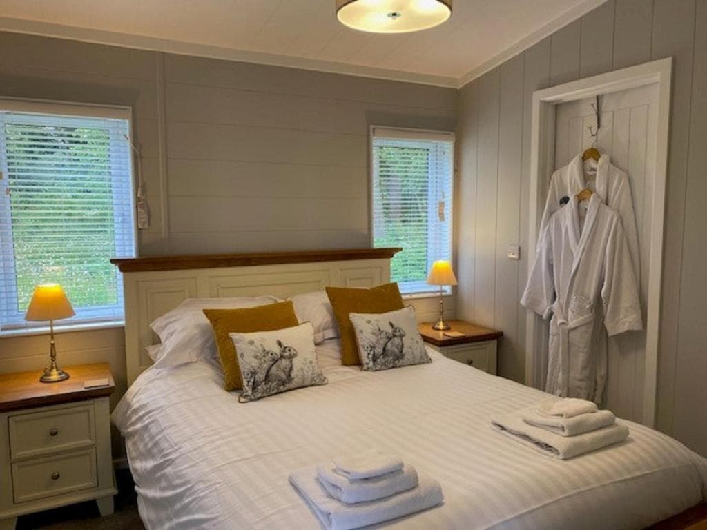 Accommodation at Hollicarrs - Sunflower Lodge in york