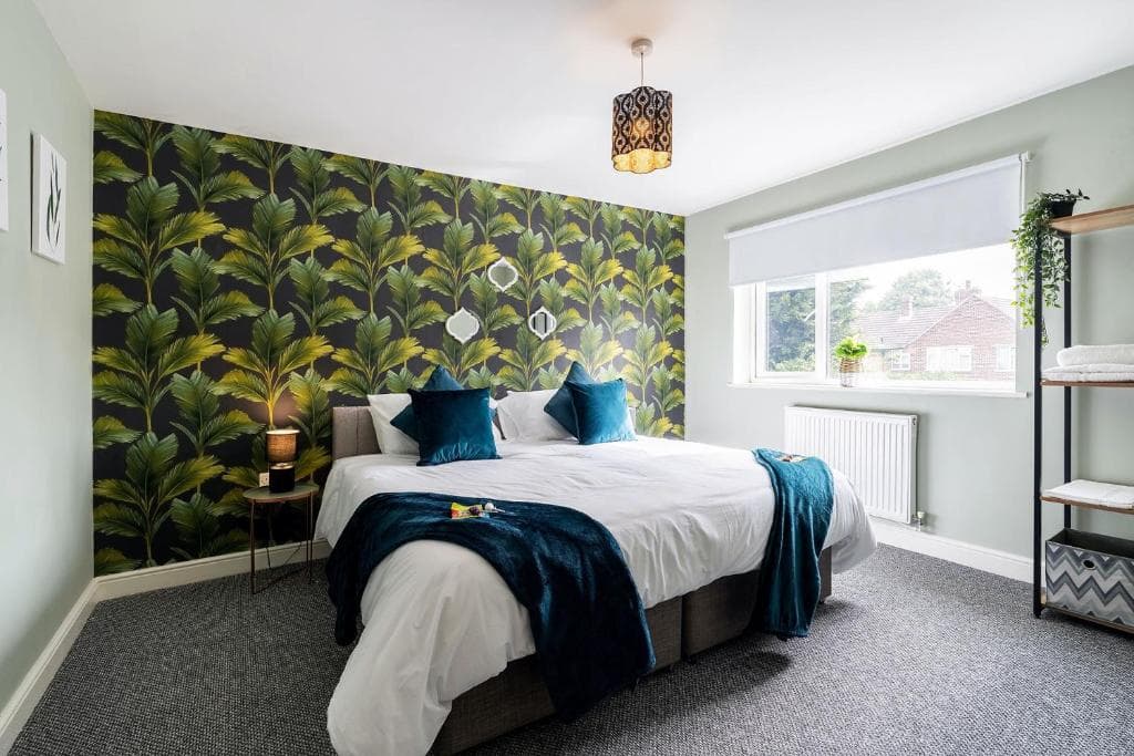 BEAUTIFUL Contractor and Family House - M18 & A1 - Private Parking & Big Garden by ComfyWorkers