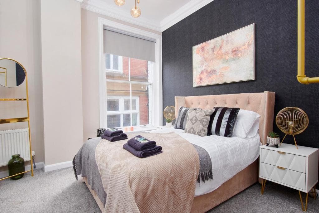 In The Heart of Whitby - Harbour Views - Garden Terrace - Pet Friendly