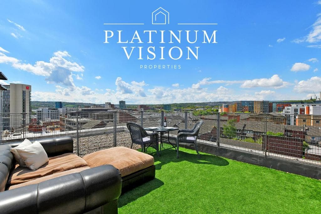 Accommodation at Sheffield Penthouse with Rooftop Terrace & FREE Parking in sheffield