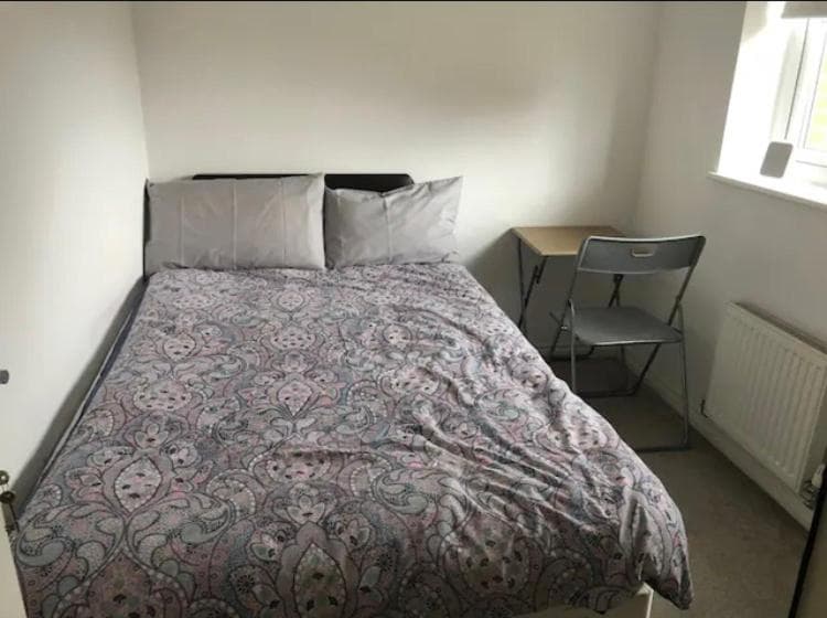 Accommodation at Cheerful Heeley Home in heeley