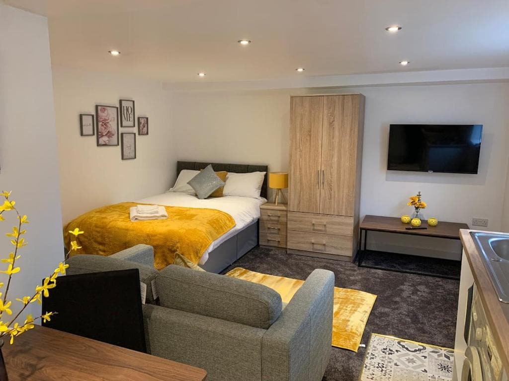 Newly Refurbished Studio Close to City Centre