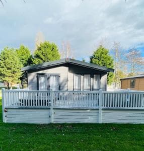 Peace Lodge with Hot Tub