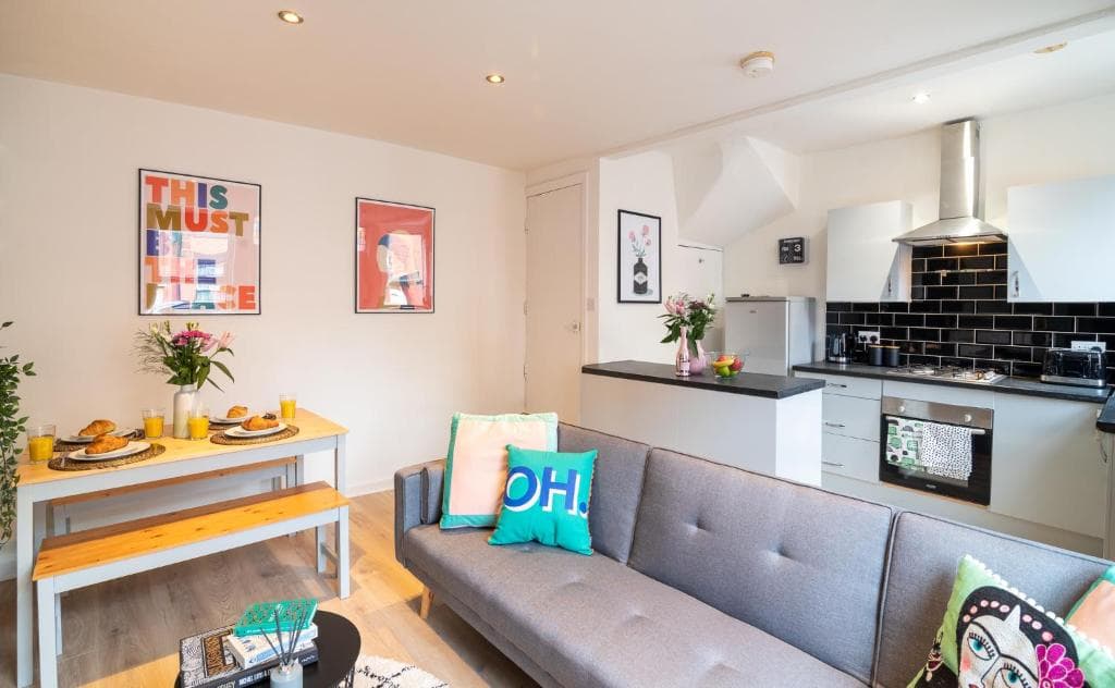 The Hyde Away. Chic Urban 2 Bedroom House