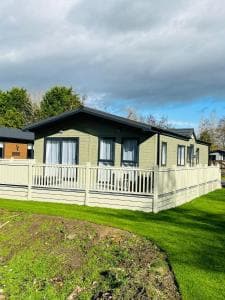 Bridgewater Lodge with Hot Tub - Lodge in york