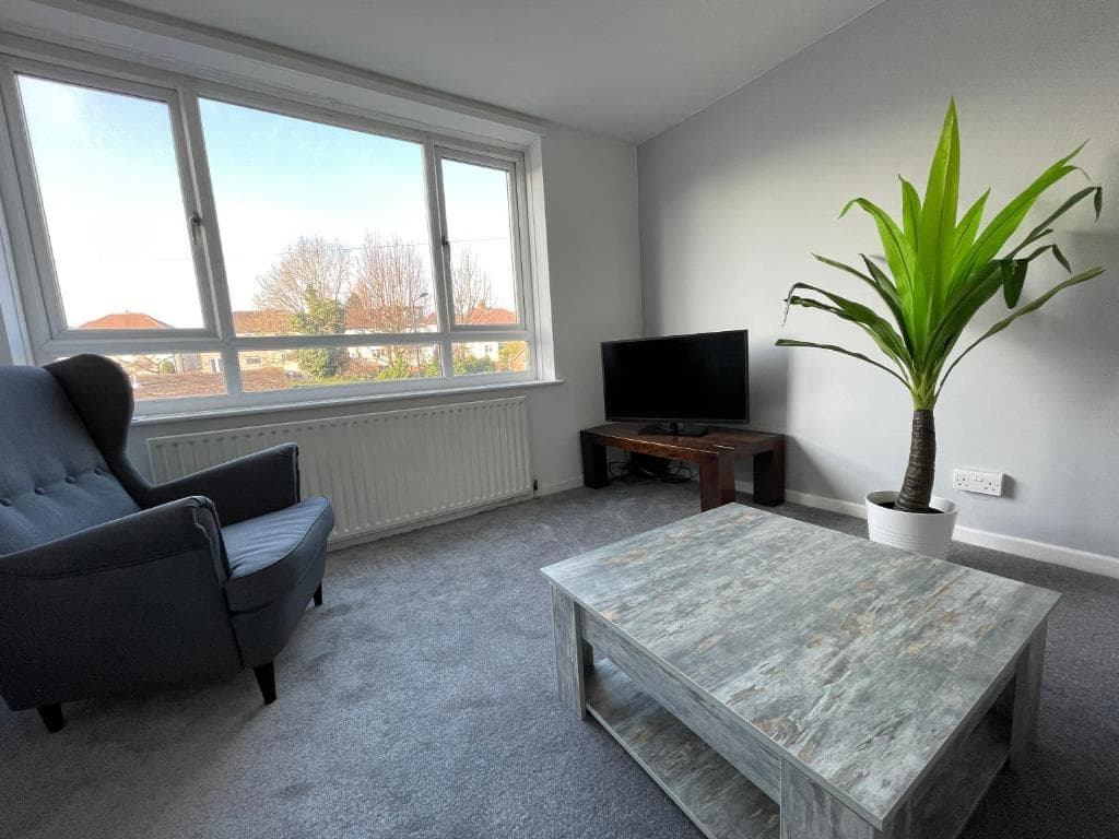 Accommodation at Light & Airy 3BR House in Great Location in sheffield