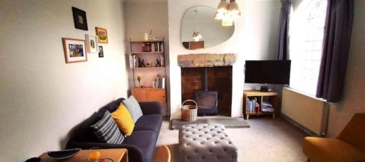 Accommodation at Cosy Millworkers Cottage With Wood Burning Stove in saltaire