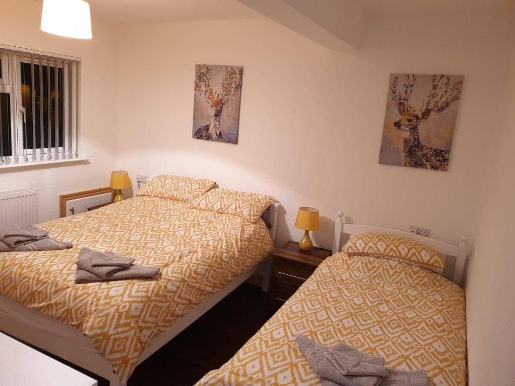 Accommodation at Homebird Property - Conway House in leeds