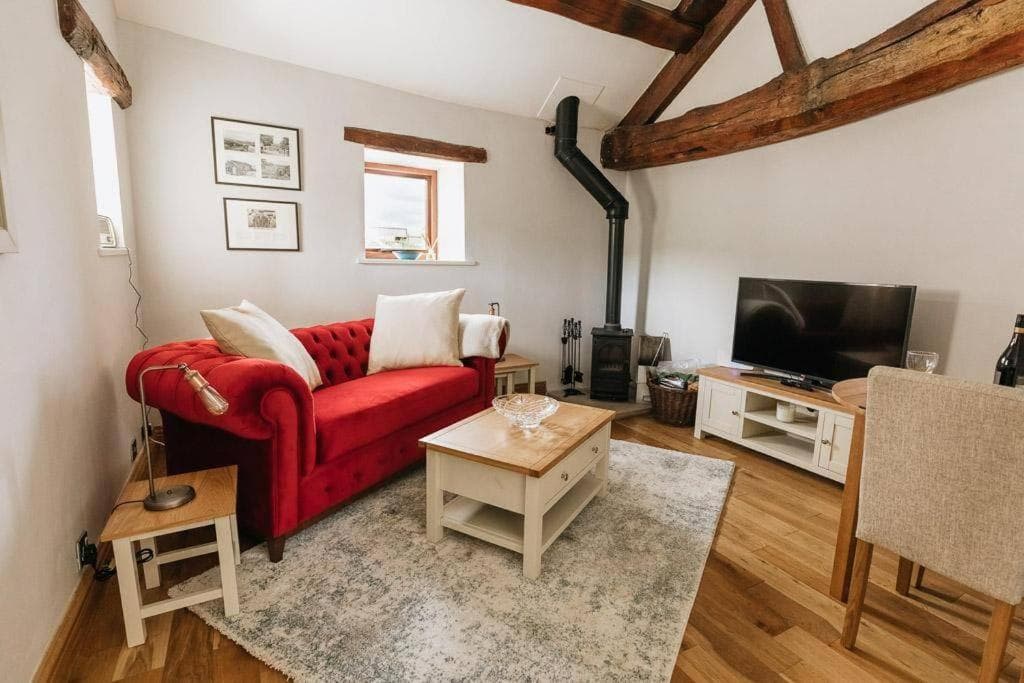 Accommodation at GABLE COTTAGE // LUXURIOUS NEWLY RENOVATED 1 BED ACCOMMODATION CLOSE TO THE PEAK DISTRICT, YORKSHIRE in hepworth