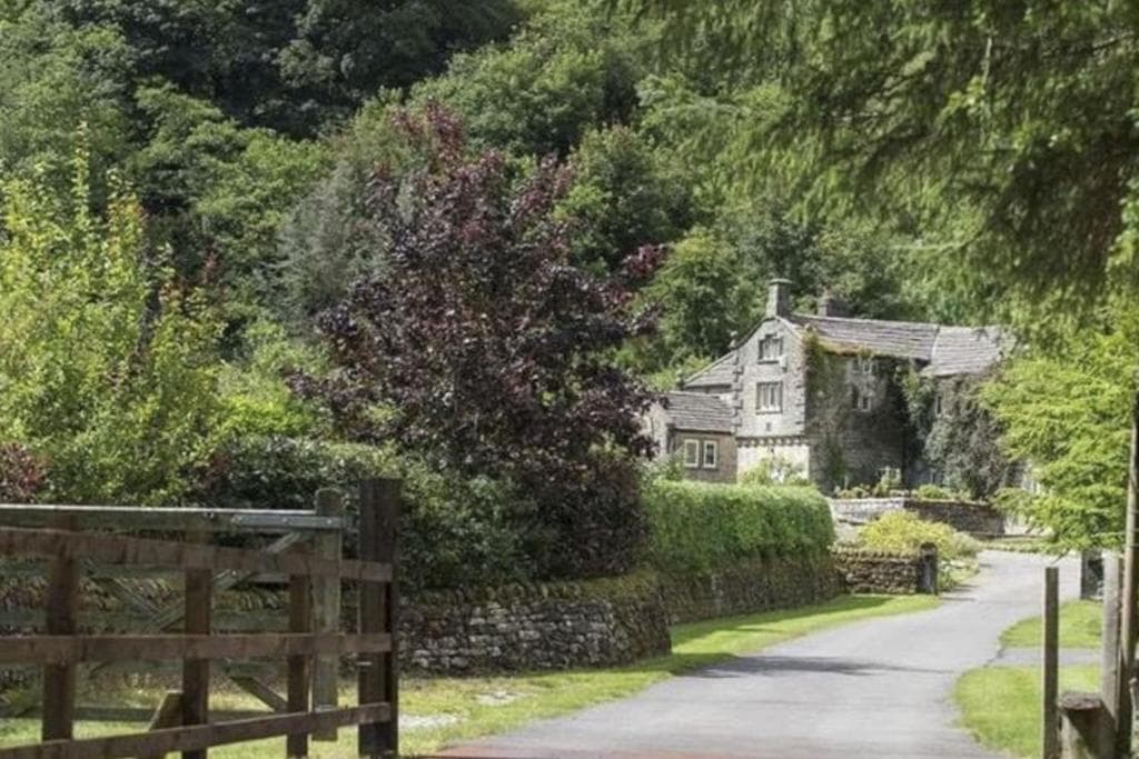 Accommodation at Roundhill Estate in greenhow hill