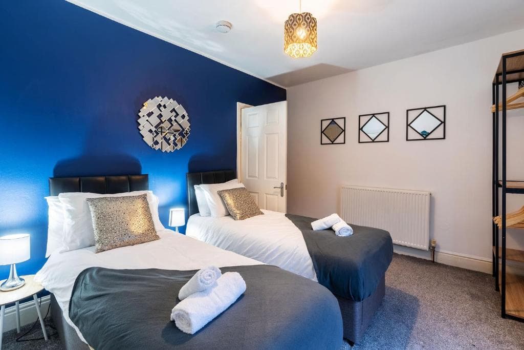 Accommodation at Contractor and Family House & Free Parking & Garden in hull