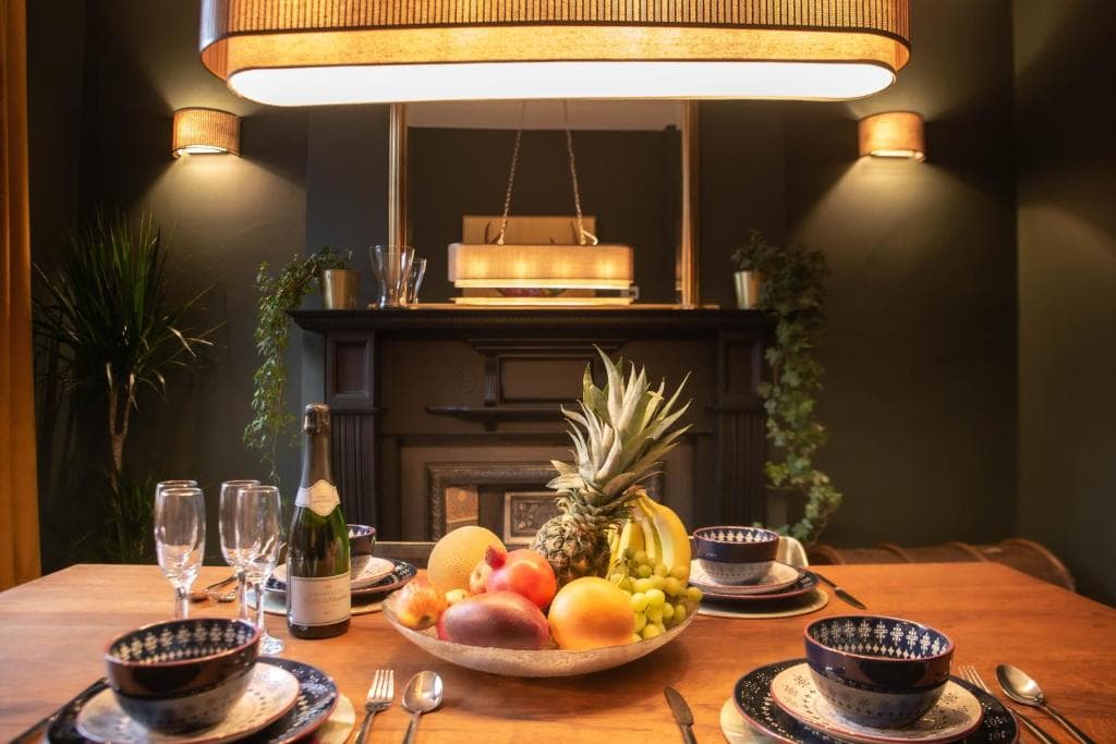 Escape 2 Unwind, Victorian Elegance