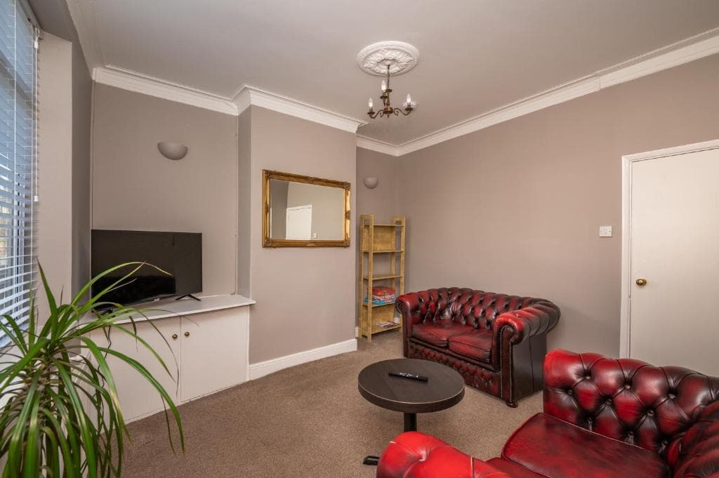 Pass the Keys Central Property With Historic City Walls View