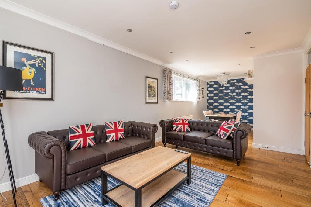 Accommodation at Pass the Keys Modern, Smart and Central located on Coppergate Walk in york