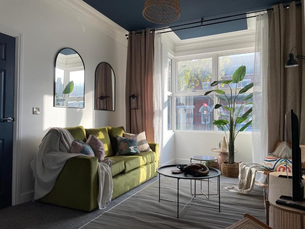 Accommodation at Doncaster Large Luxury 3 Bedroom House, Sleeps 8, City Centre, Racecourse, Free Parking, by EMPOWER HOMES in doncaster