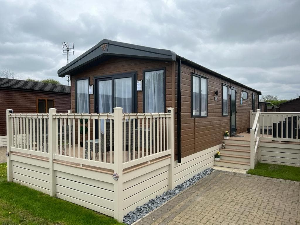 Accommodation at Lazy Bunny Lodge with Hot Tub in malton