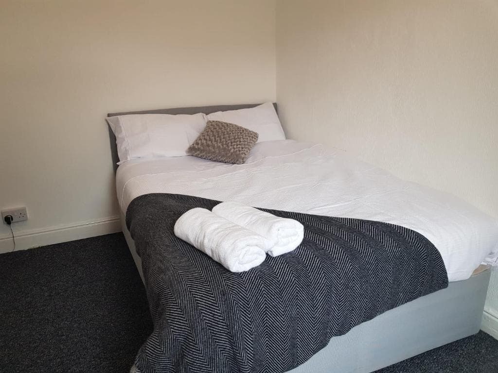 Accommodation at Spacious Pristine Serviced Accommodation 3 in hull