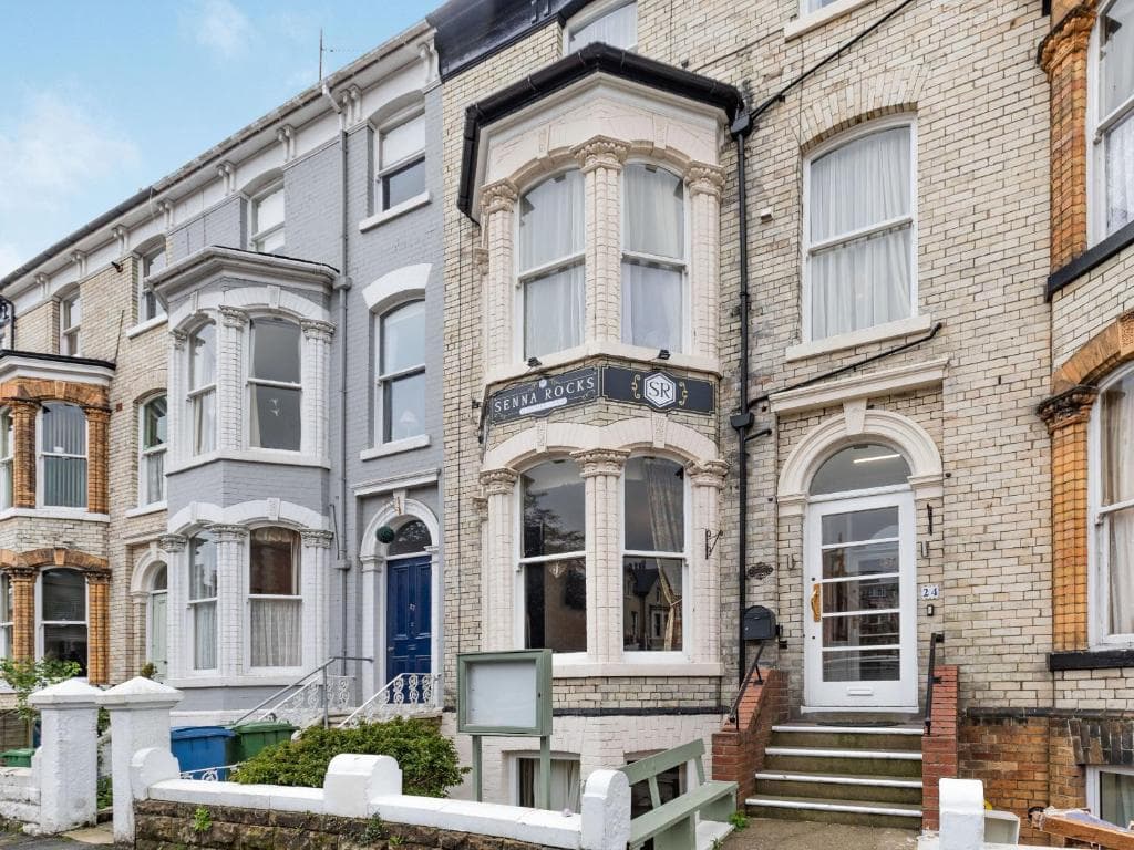 Accommodation at Senna Rocks in scarborough