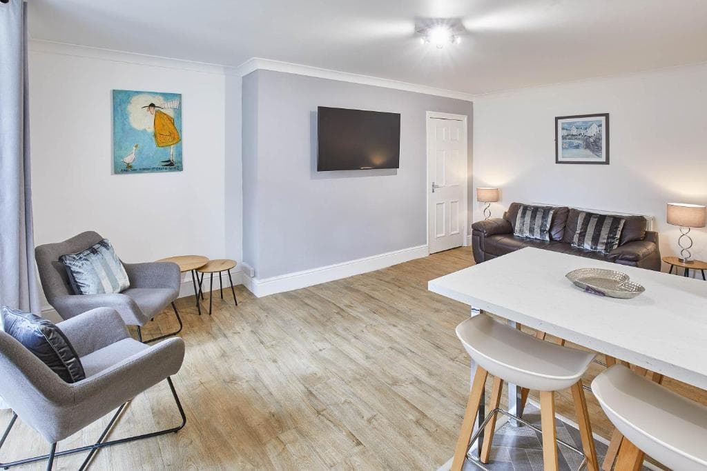 Accommodation at Host & Stay - Khyber Lodge Apartments in whitby