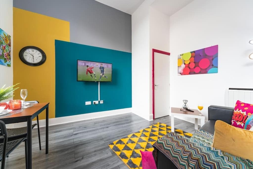 Accommodation at Jesouth Exquisite Suite Dazzling Chic City Centre in hull