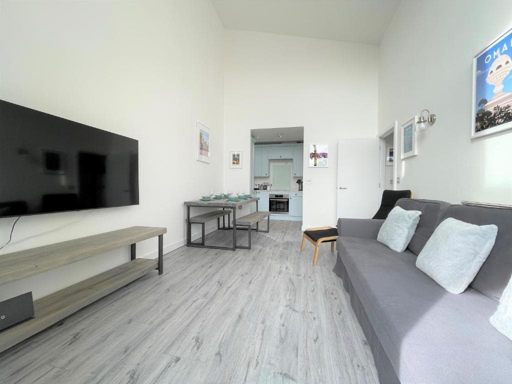 Accommodation at Penthouse Apartment w/ Parking in sheffield