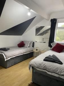 Accommodation at Modern 2 Bedroom Flat Close to City Centre in leeds