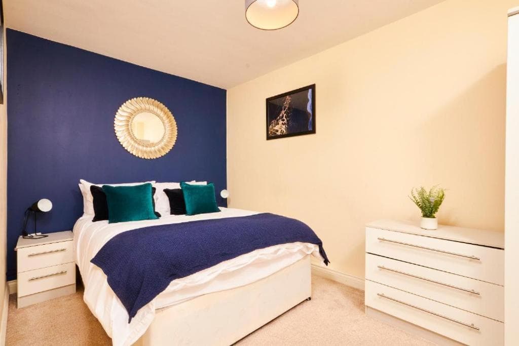 Accommodation at The Hidden Gem of Leeds - Parking - Sleeps 4 in leeds