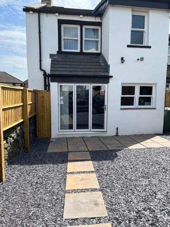 Accommodation at 1 bed Luxury Home in Leeds with optional Hot Tub in leeds