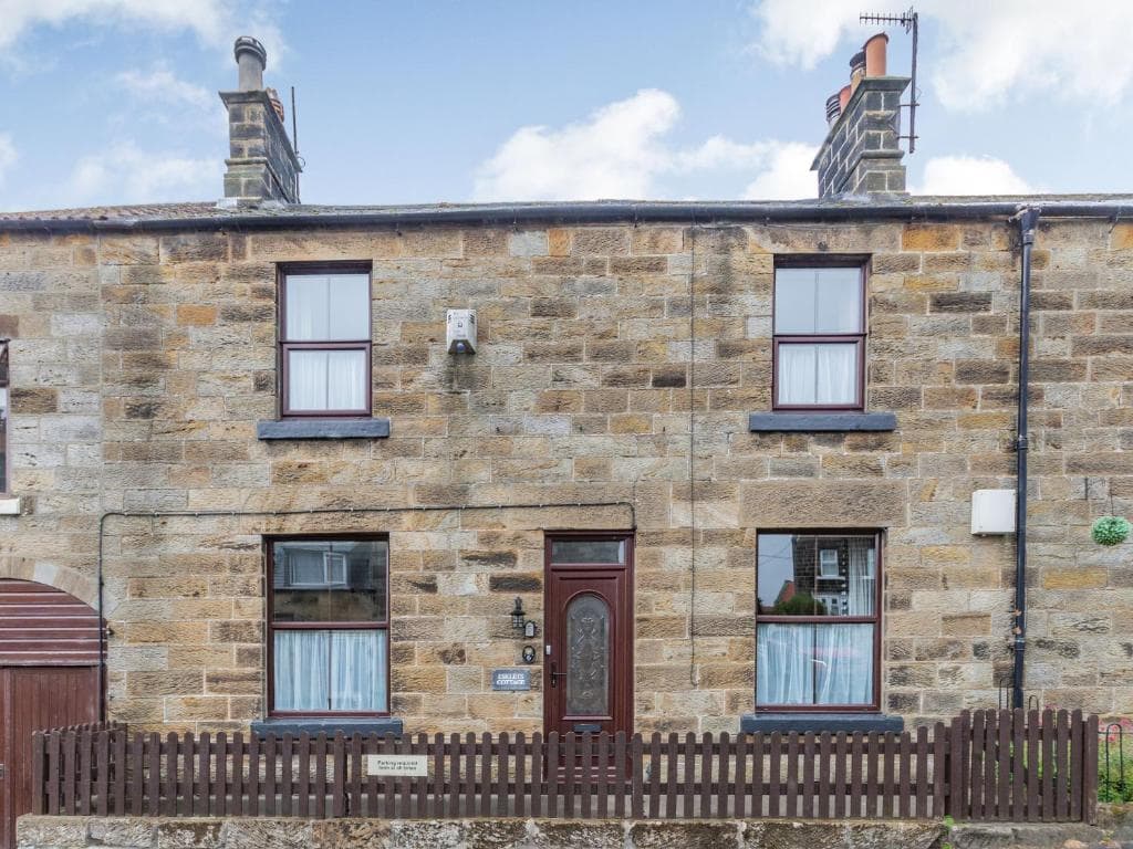 Visit Castleton north yorkshire: The Expert Village Guide to Things to ...