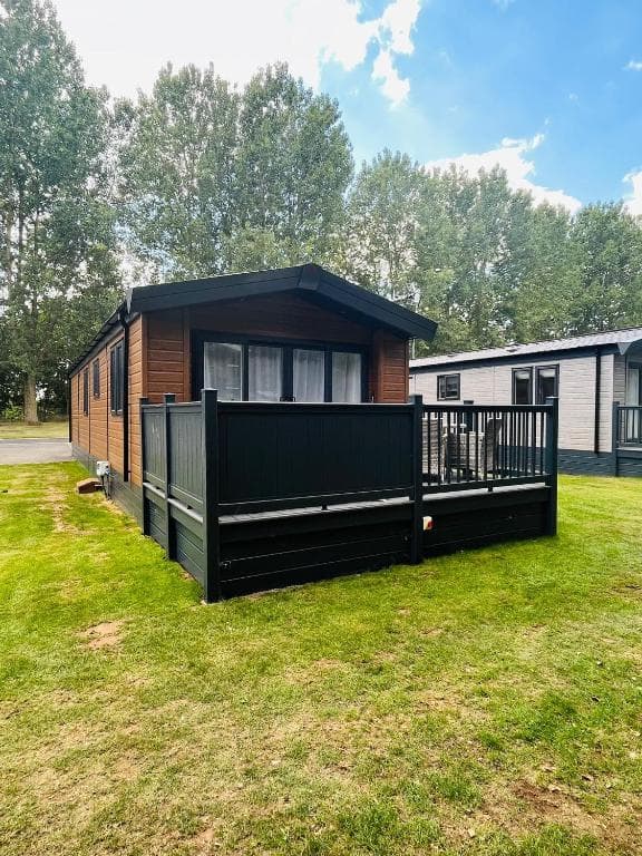 Fir Tree Lodge with Hot Tub