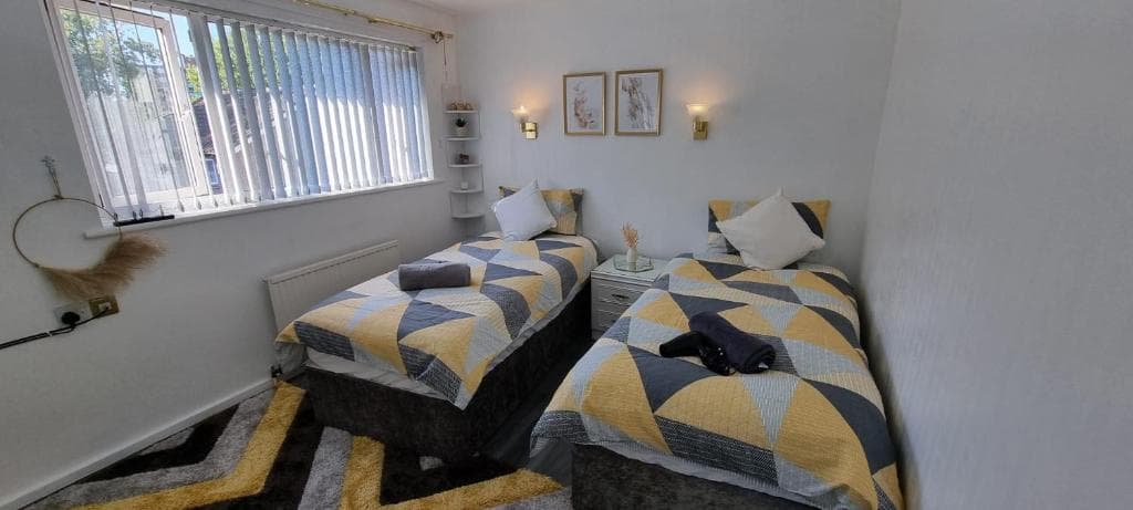Accommodation at Glamorous room w/ WiFi & Free Parking in leeds