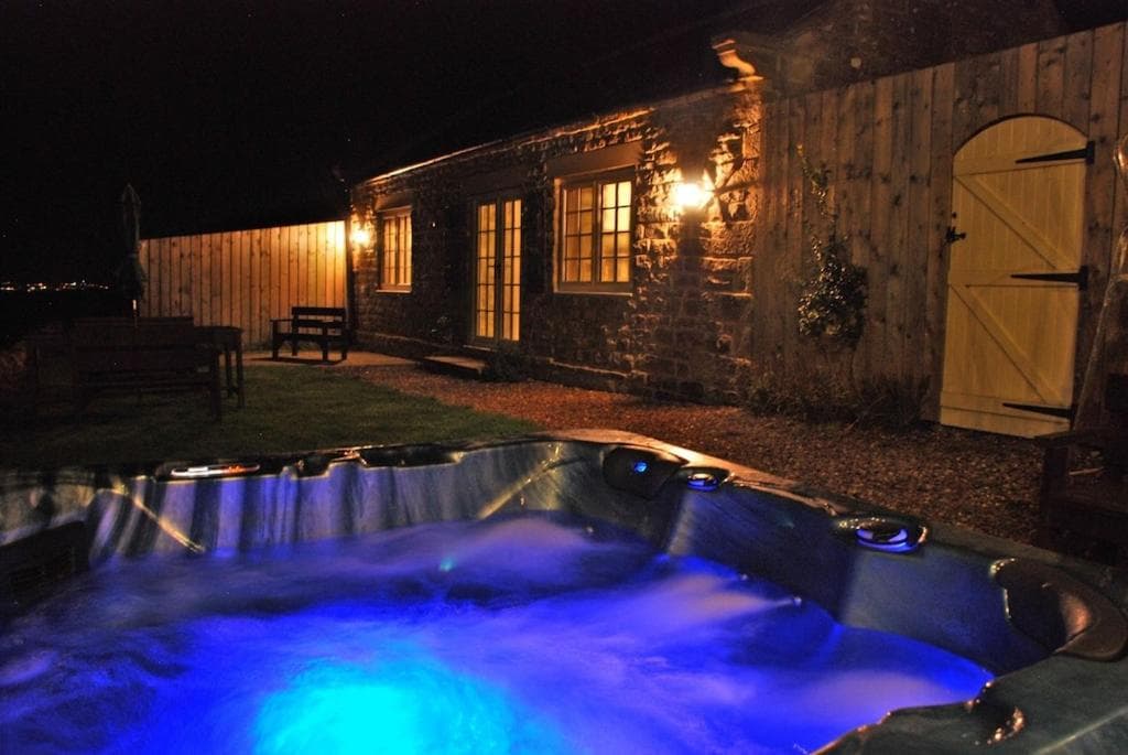 Lantern Cottage - Stunning Sea Views, Beautiful Country Cottage, Hot-Tub - Ravenscar, North Yorks