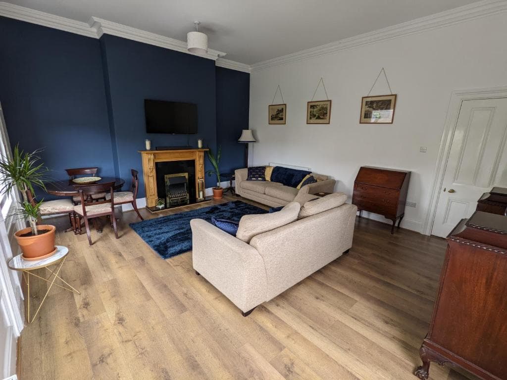Accommodation at No. 1 Grosvenor Crescent, First Floor Apartment in scarborough