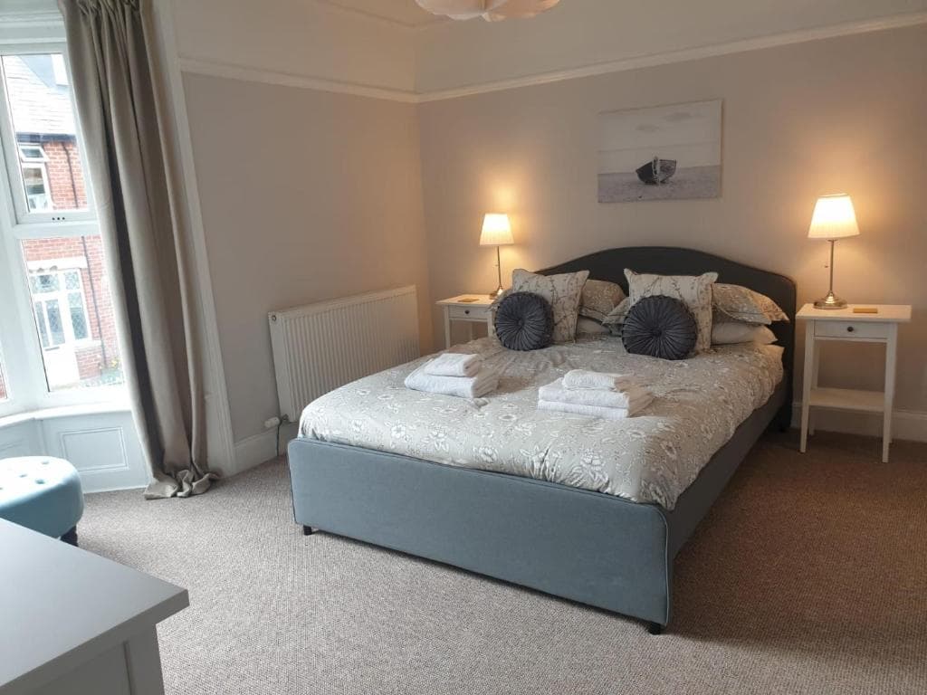 Sunset House - Whitby Townhouse near the sea sleeps 8