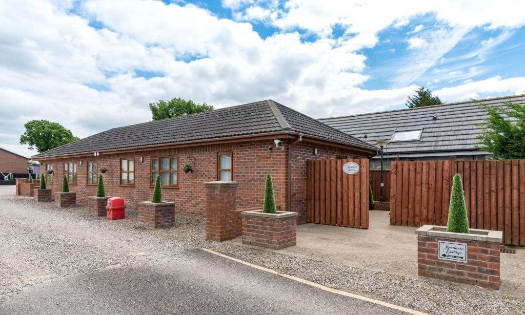 Sycamore Cottage with Hot Tub