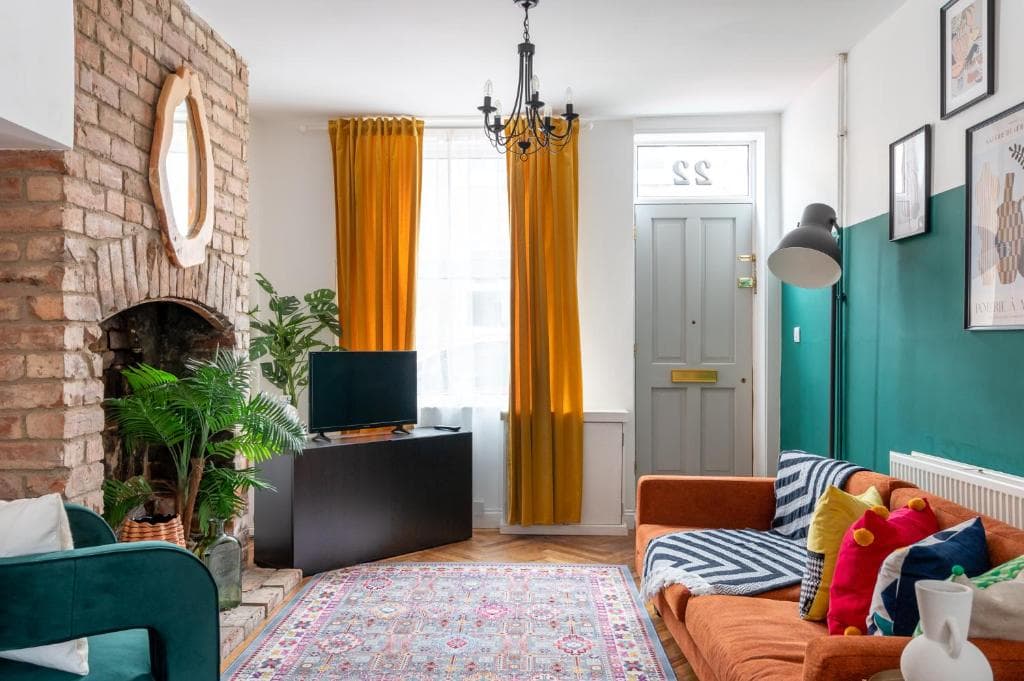 Accommodation at Pass the Keys Gorgeous Terrace Near Bishy Road in york