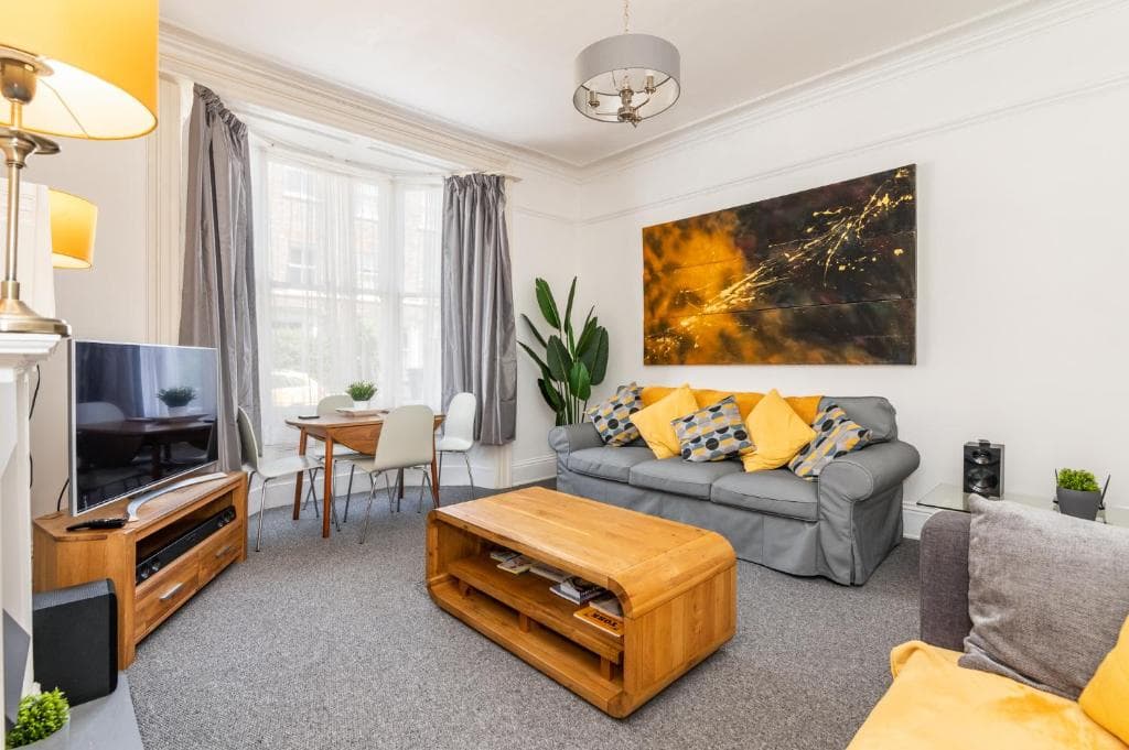 Pass the Keys Lovely Apt Minutes from the City