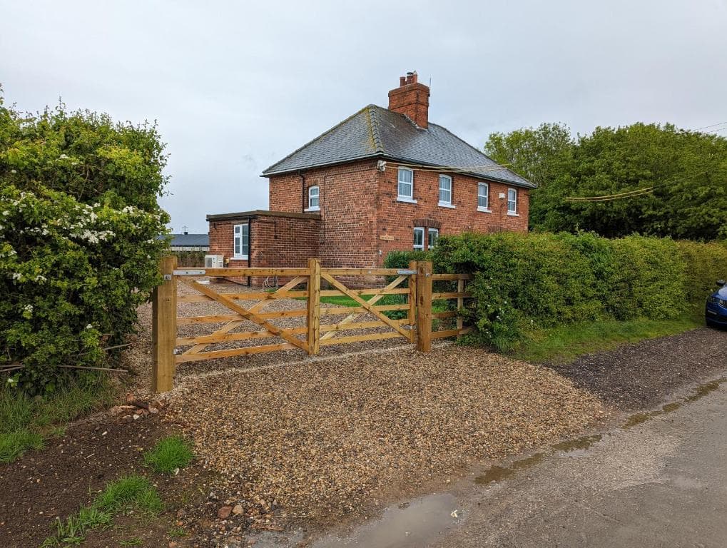Accommodation at 2 Lane End Cottages in hull