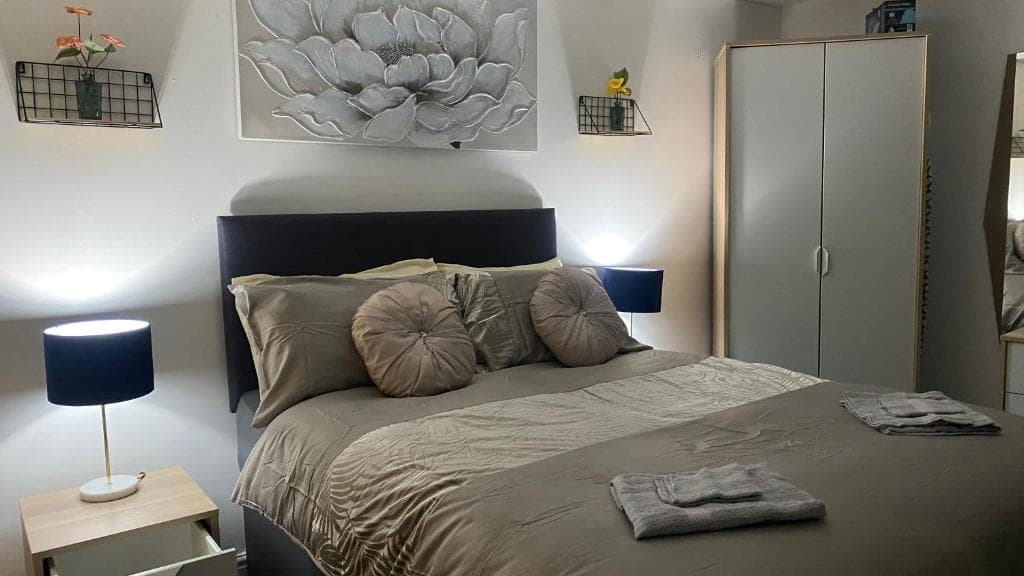 Bv Homely Studio Fifteen At Deighton Huddersfield