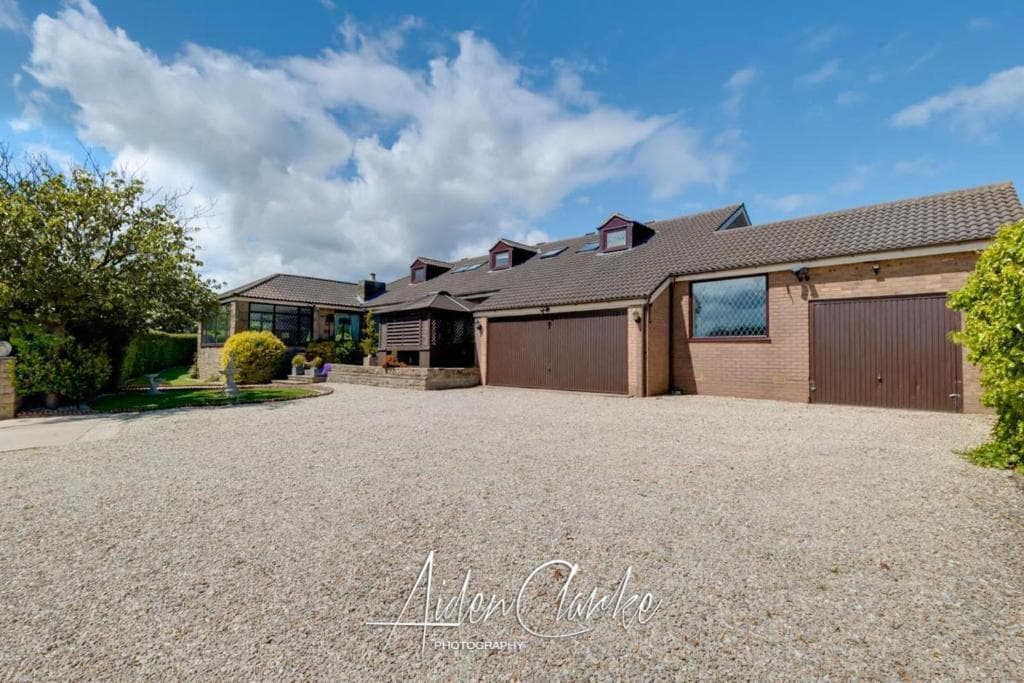 Accommodation at Stunning residence set on cliffside in Scarborough in scarborough