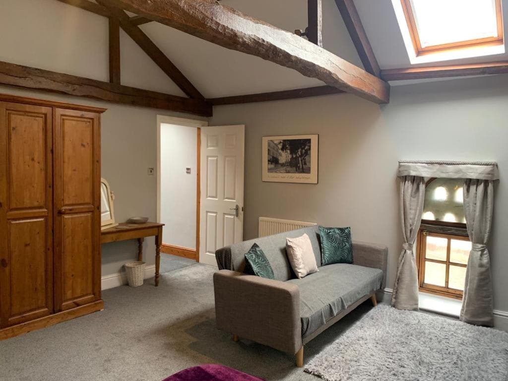 Studio 3B The Carriage House York 6m Village Location